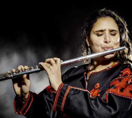 Naïssam Jalal "Rhythms of Resistance", artiste produit par JMP